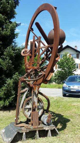 Kolejny szwajcarski Hasior.jpg