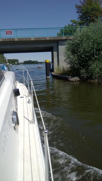 2018 urlop jezioro Müritz to jezioro na Pojezierzu Meklemburskim, w powiecie Meklemburskim, w Meklemburgii-Pomorzu Przednim. Jest to największe jezioro, które leży całkowicie w Niemczech. Wikipedia.JPG