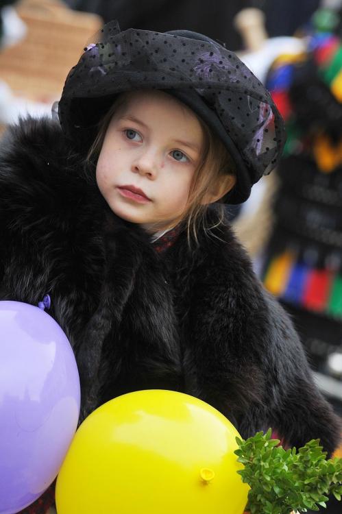 Dziewczynka z balonikiem 2m.JPG
