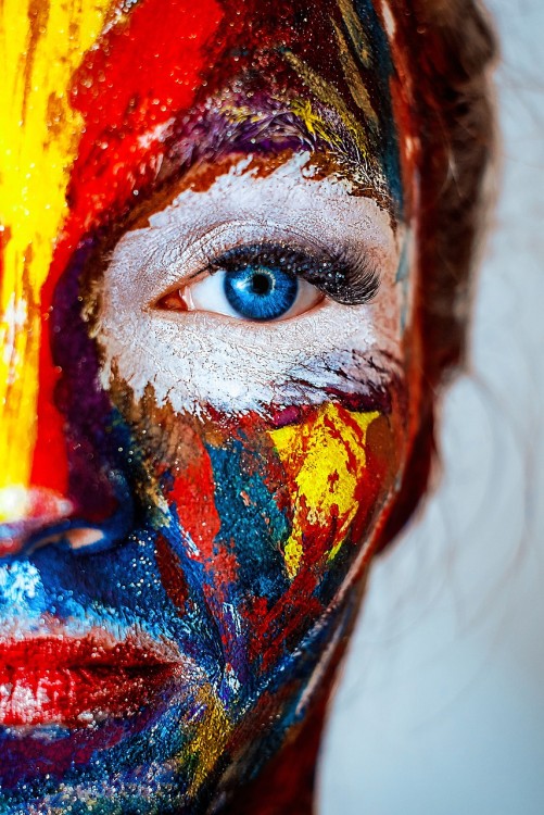 makeup-2983550.thumb.jpg.e571c5528382d224f6509bf6381e55a9.jpg