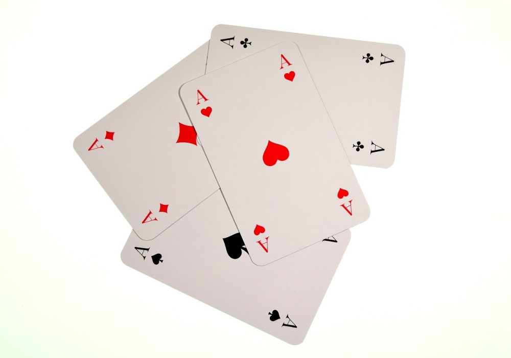 playing-cards-3222608.thumb.jpg.c567a48ff115706caf73d2de625b4fb5.jpg