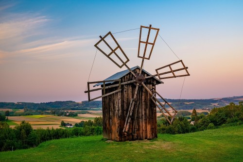 old-windmill-5713337.thumb.jpg.7cc037ad33f3c257e0fae2b85ce04db1.jpg